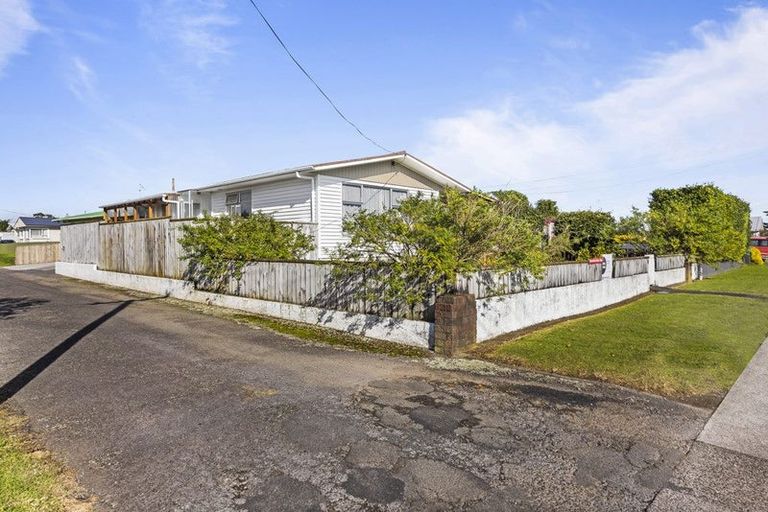 Photo of property in 18 Saxton Road, Upper Vogeltown, New Plymouth, 4310