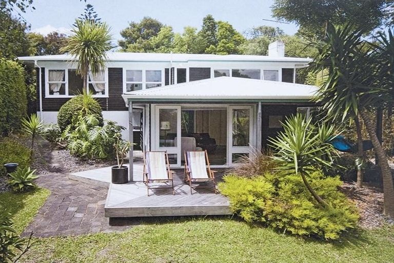 Photo of property in 22 Shanaway Rise, Hillcrest, Auckland, 0627