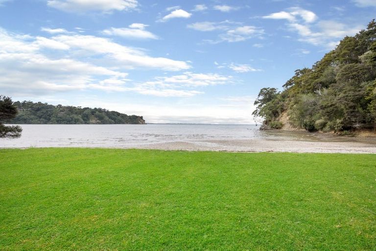 Photo of property in 58 Laingholm Drive, Laingholm, Auckland, 0604