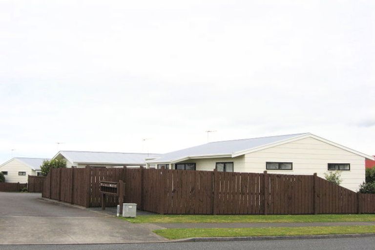 Photo of property in 1/21 Kauri Street, Merrilands, New Plymouth, 4312