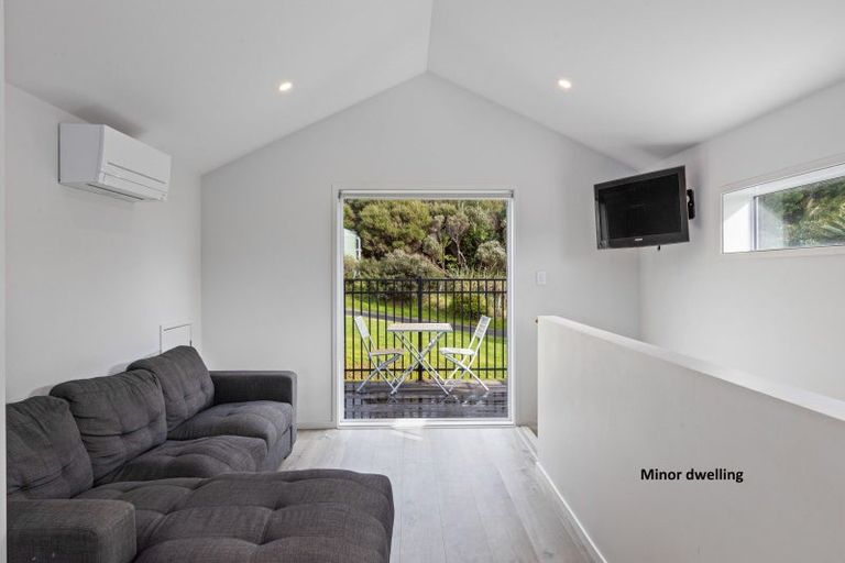 Photo of property in 60 Roberts Road, Matakatia, Whangaparaoa, 0930