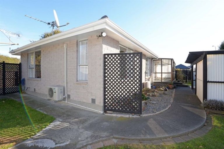 Photo of property in 23 Oakley Crescent, Hornby, Christchurch, 8042