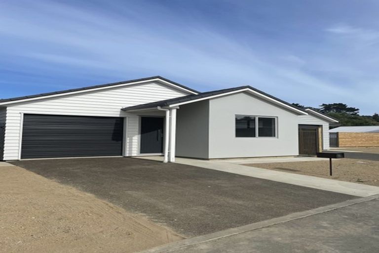 Photo of property in 11 Cartographer Way, Whitby, Porirua, 5024