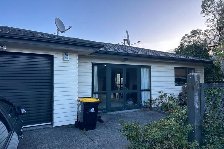 Photo of property in 14a Mexted Terrace, Tawa, Wellington, 5028