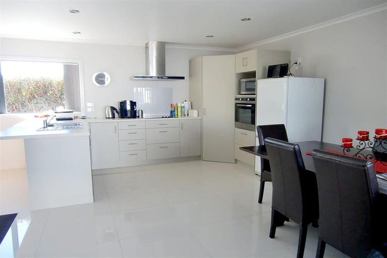 Photo of property in 2/67 Northgate, Strandon, New Plymouth, 4312