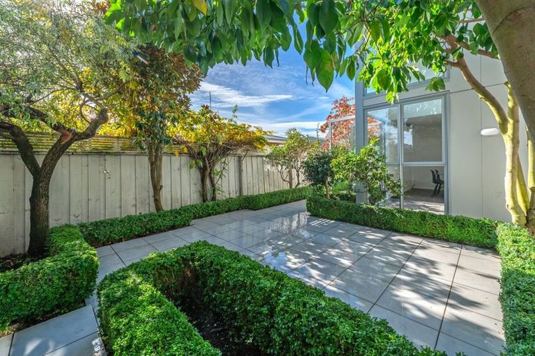 Photo of property in 4/1010 Colombo Street, St Albans, Christchurch, 8014