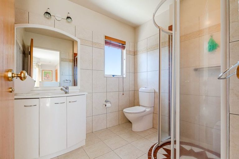 Photo of property in 9 Brigantine Drive, Beach Haven, Auckland, 0626