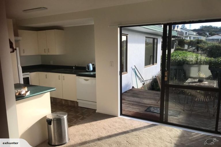 Photo of property in 6 Ashton Fitchett Drive, Brooklyn, Wellington, 6021