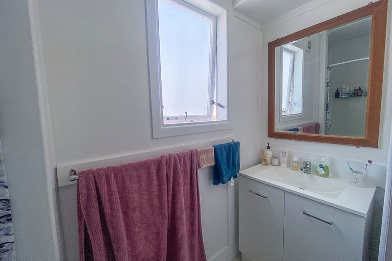 Photo of property in 40 Strid Road, Te Atatu South, Auckland, 0610