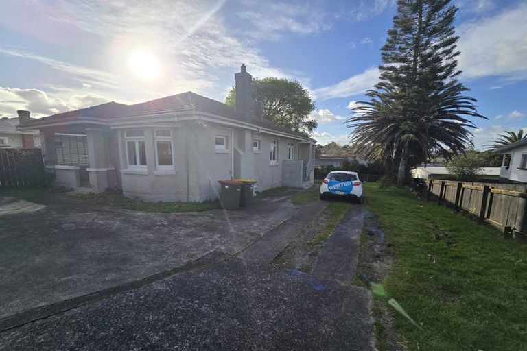 Photo of property in 1/3185 Great North Road, New Lynn, Auckland, 0600