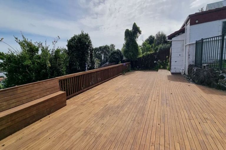 Photo of property in 28 Ellesmere Crescent, Pakuranga Heights, Auckland, 2010