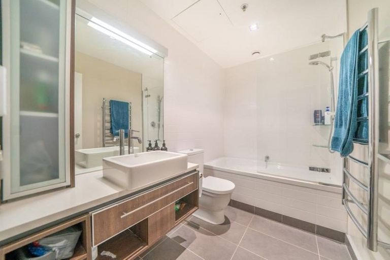 Photo of property in Patent 326 Apartments, 205s/326 Evans Bay Parade, Hataitai, Wellington, 6021
