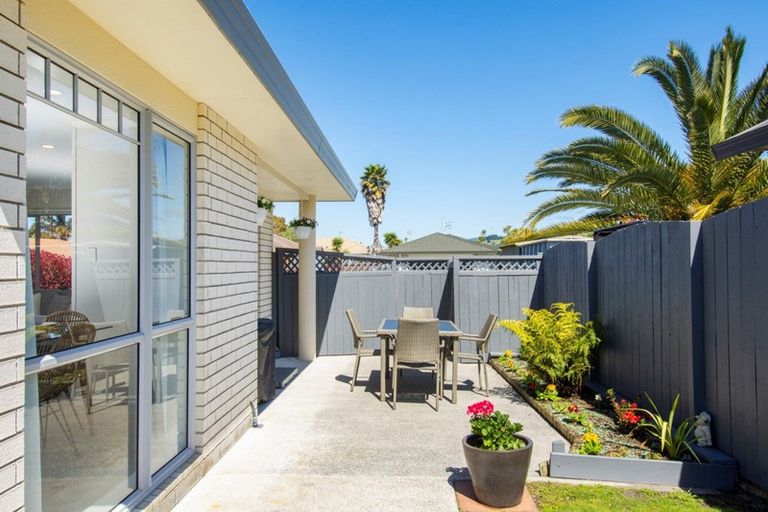 Photo of property in 64 Blake Boulevard, Papamoa Beach, Papamoa, 3118