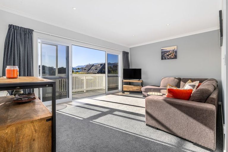 Photo of property in 8 Hughes Street, Waikanae Beach, Waikanae, 5036