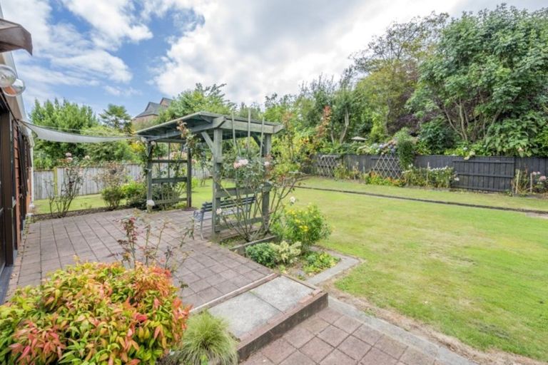 Photo of property in 16 Chester Street, Levin, 5510