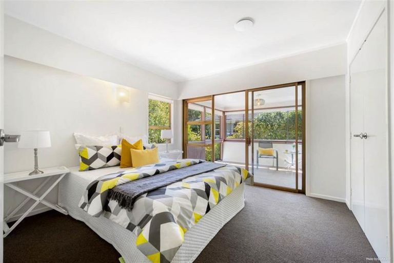 Photo of property in 16 Dennis Avenue, Hillpark, Auckland, 2102