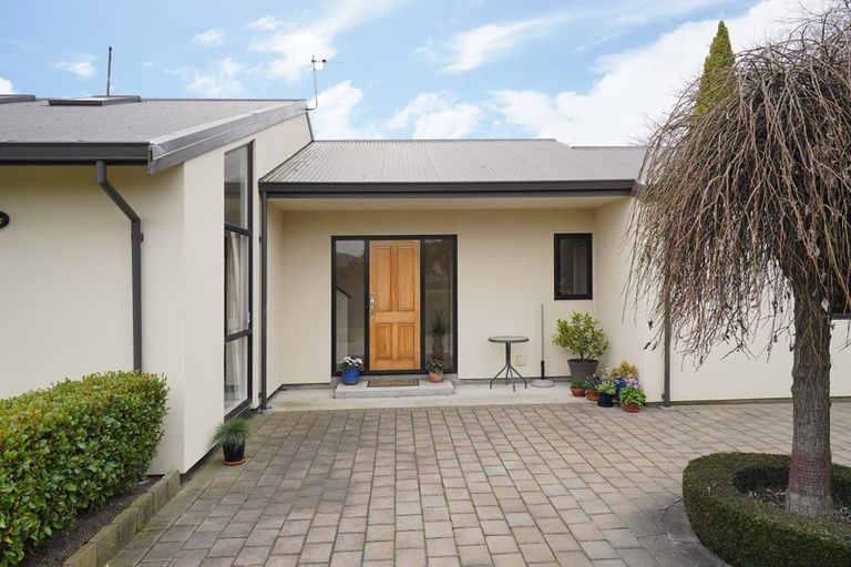Photo of property in 17 Chatswood Place, Bishopdale, Christchurch, 8051