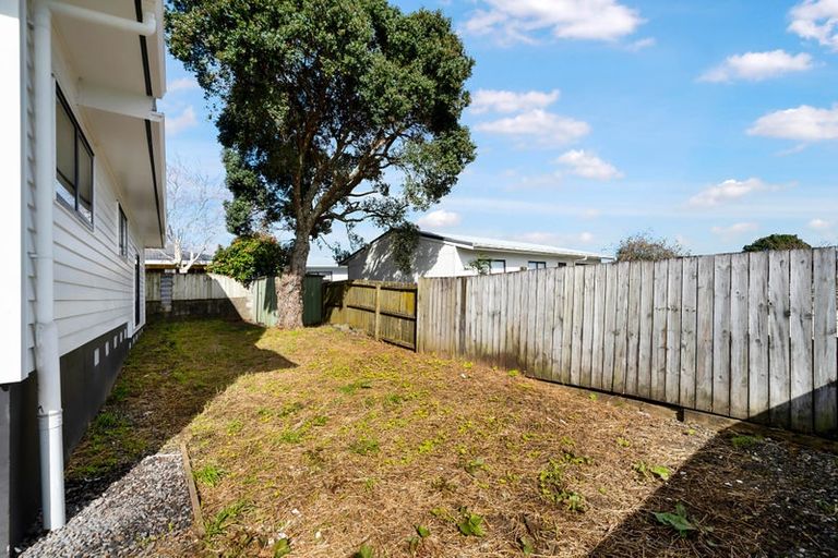 Photo of property in 4190a Great North Road, Glendene, Auckland, 0602