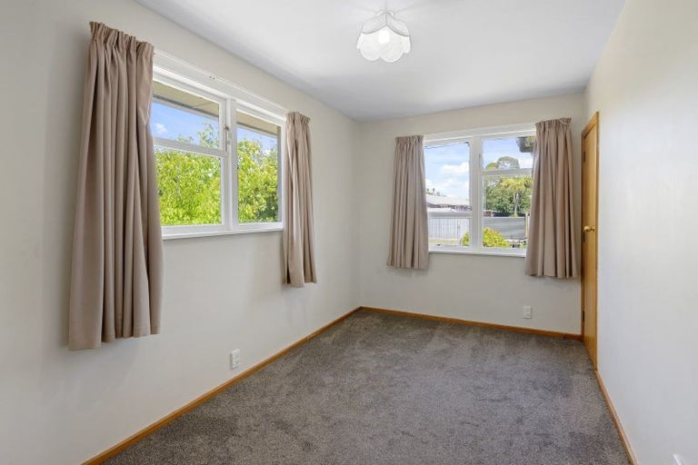 Photo of property in 52 Lambeth Crescent, Redwood, Christchurch, 8051