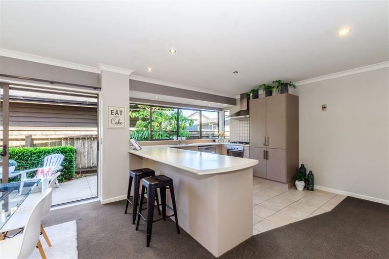 Photo of property in 19 Bluewater Place, Paraparaumu, 5032