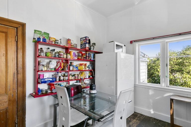 Photo of property in 60 Roxburgh Street, Mount Victoria, Wellington, 6011