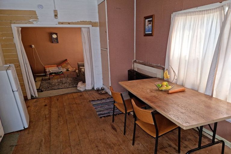 Photo of property in 18 Kent Street, Patea, 4520