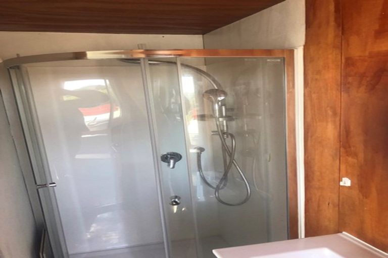 Photo of property in 25 Whangaparaoa Road, Red Beach, 0932