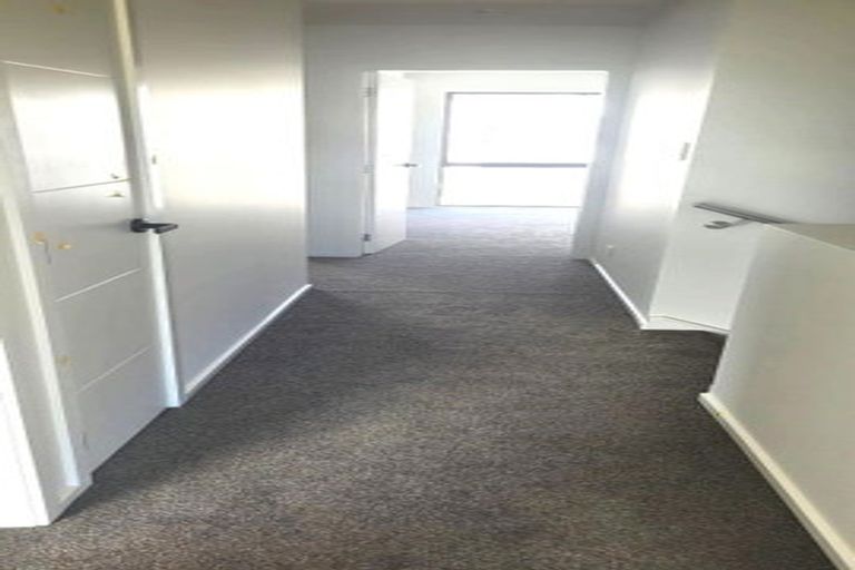 Photo of property in 30 Koreke Close, Kenepuru, Porirua, 5022