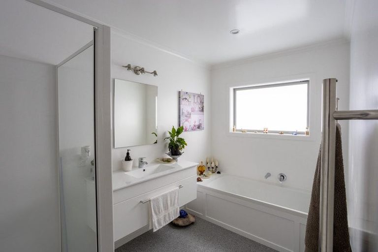 Photo of property in 22 Austin Reid Avenue, Carterton, 5713