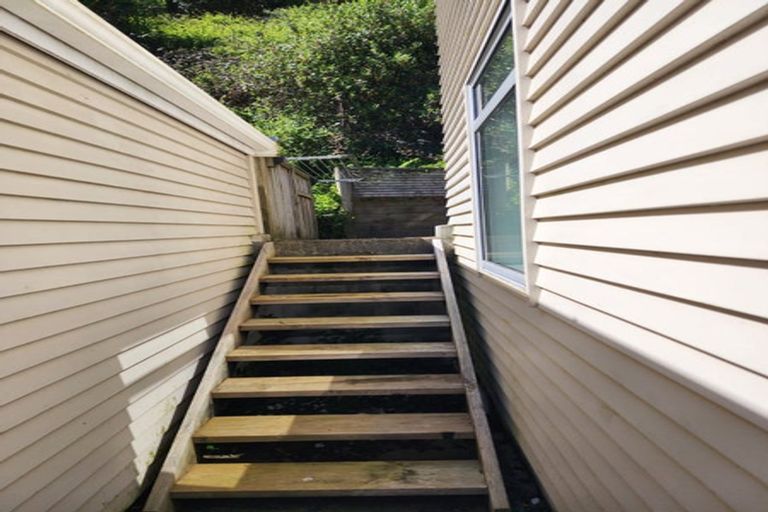 Photo of property in 9 Court Road, Tawa, Wellington, 5028