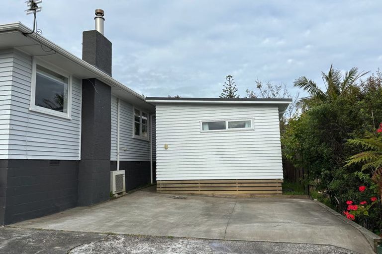 Photo of property in 30 Atkinson Road, Titirangi, Auckland, 0604