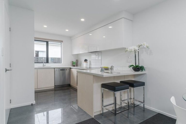 Photo of property in 8b Defoe Place, Waltham, Christchurch, 8023