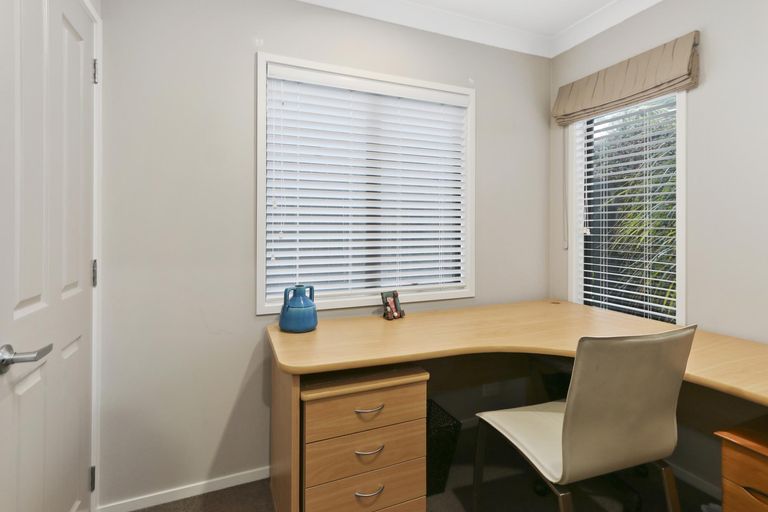 Photo of property in 21 Corsica Way, Karaka, Papakura, 2113