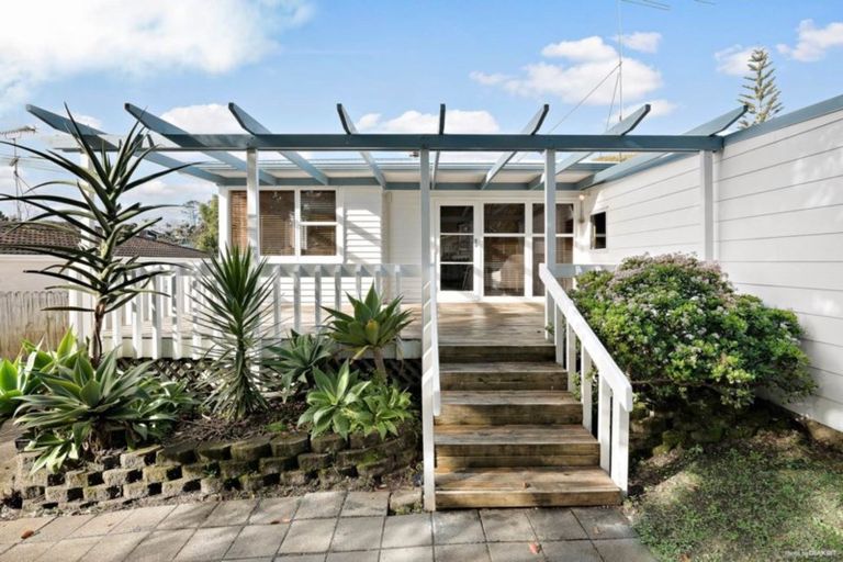 Photo of property in 66 Vandeleur Avenue, Birkdale, Auckland, 0626