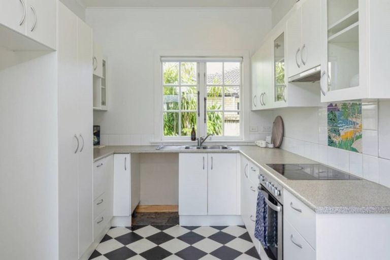 Photo of property in 22 Rimu Street, New Lynn, Auckland, 0600