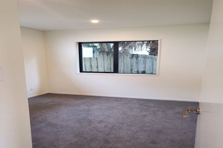 Photo of property in 36 Barbados Drive, Unsworth Heights, Auckland, 0632