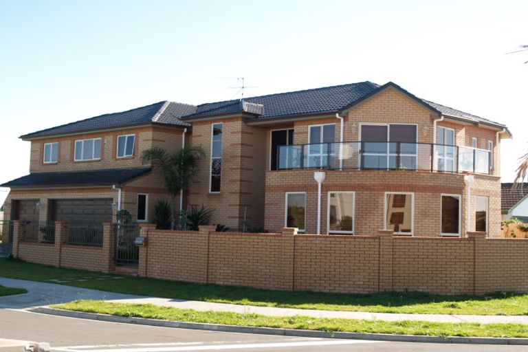 Photo of property in 17 Amberwood Drive, Northpark, Auckland, 2013