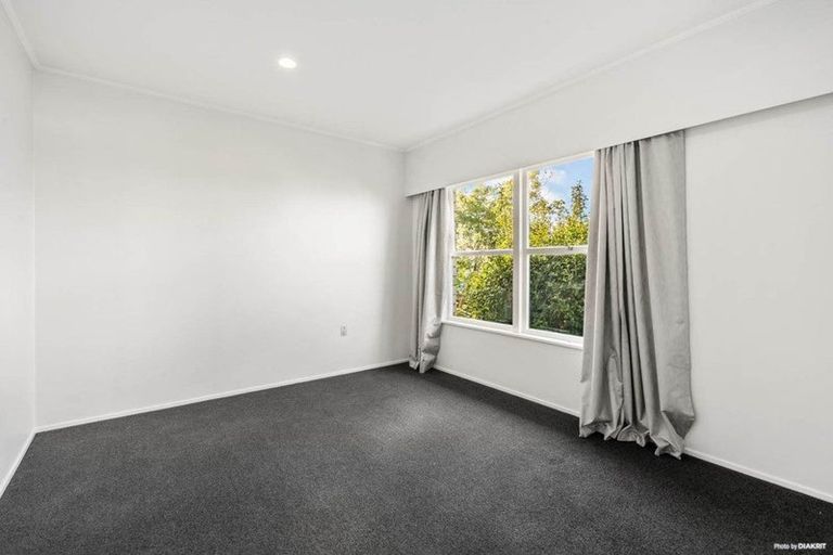 Photo of property in 2/31 Marcel Place, Glenfield, Auckland, 0629