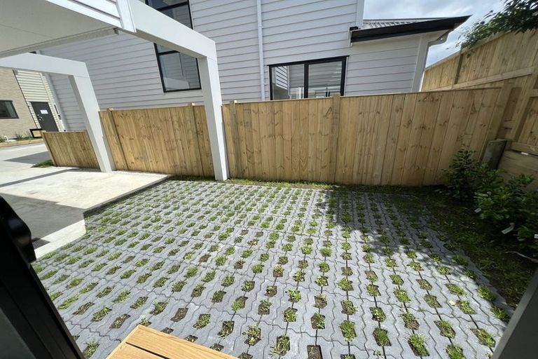 Photo of property in 12 Matukutureia Lane, Manurewa, Auckland, 2102