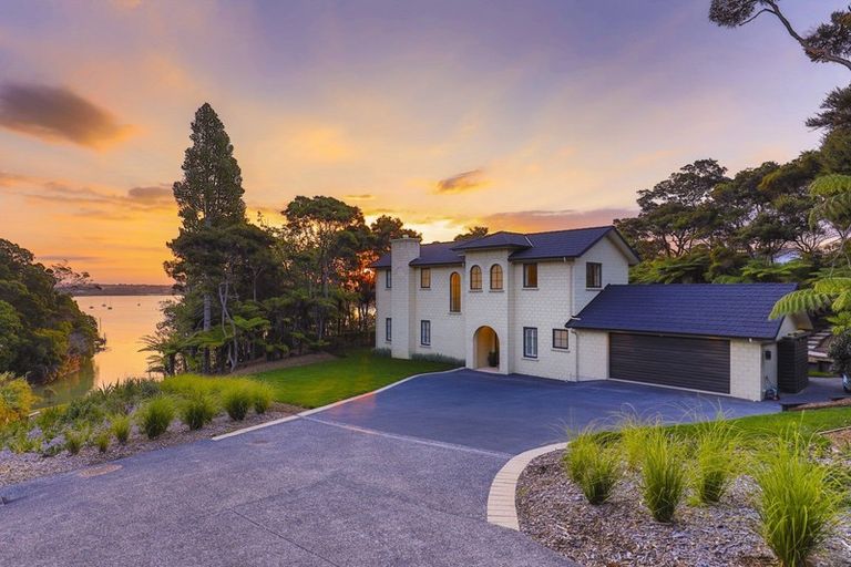 Photo of property in 11 Traffic Road, Greenhithe, Auckland, 0632