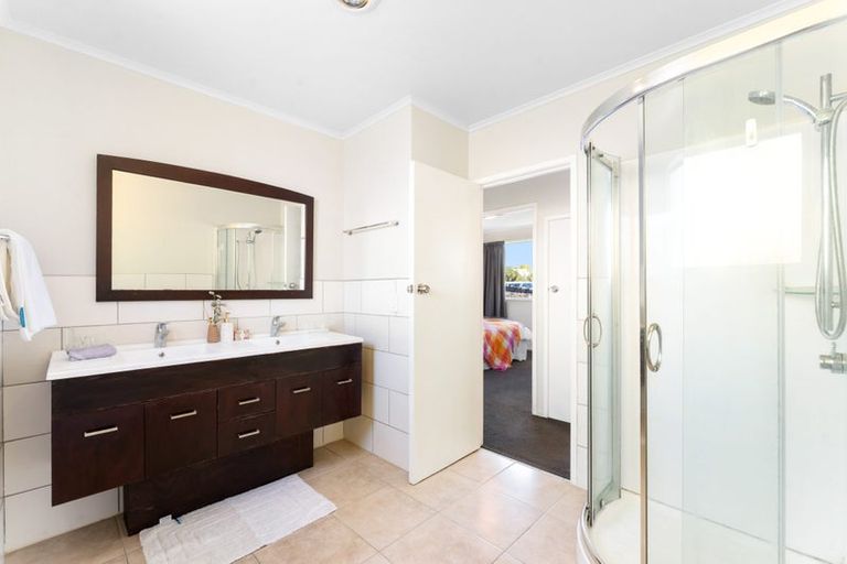 Photo of property in 95 Riverpark Crescent, Henderson, Auckland, 0610