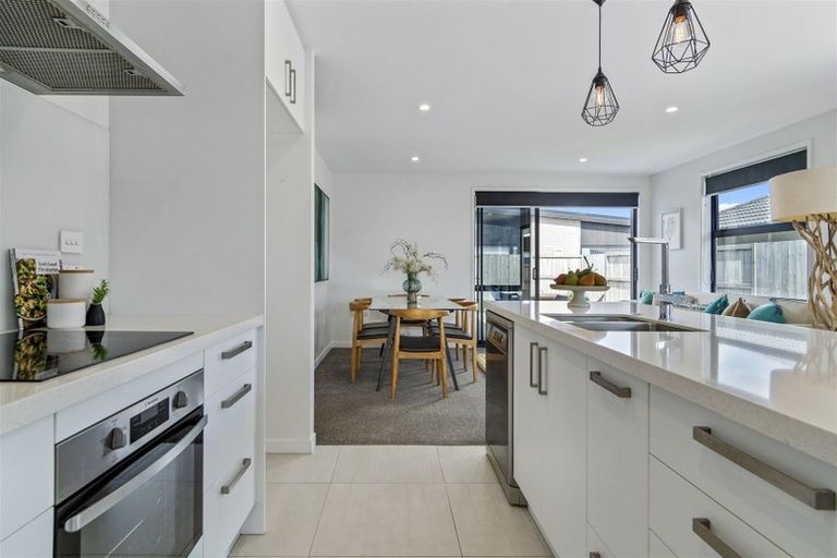 Photo of property in 28 Te Kio Crescent, Papamoa Beach, Papamoa, 3118