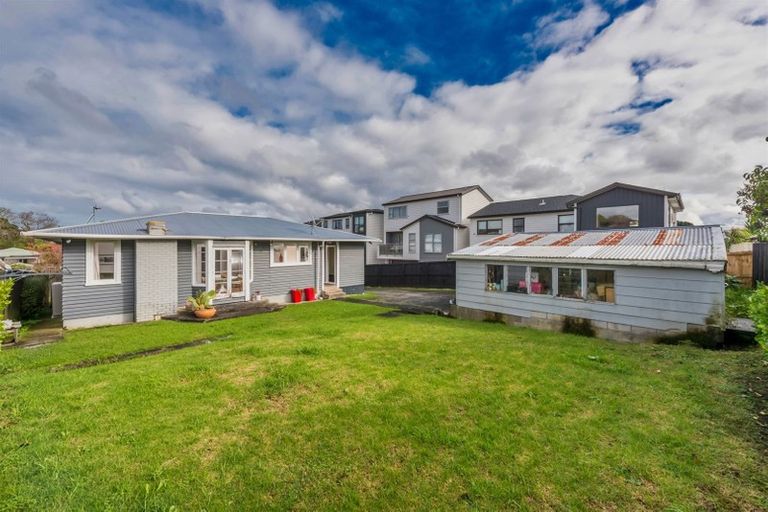 Photo of property in 12 Adriatic Avenue, Henderson, Auckland, 0612