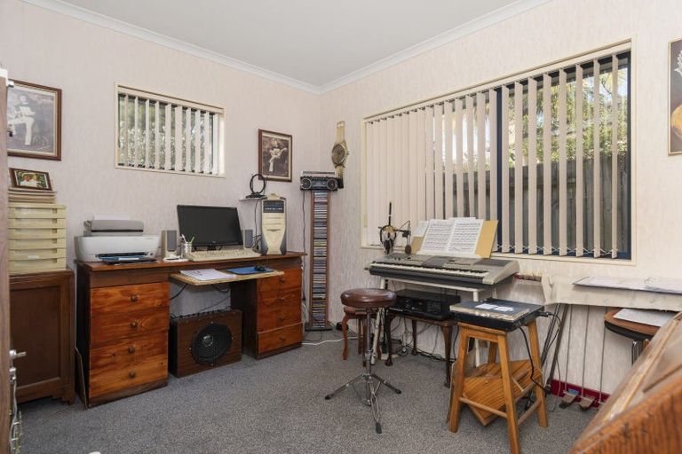 Photo of property in 27 Lysaght Place, Welcome Bay, Tauranga, 3112