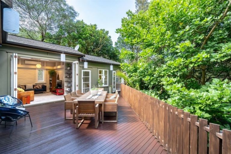 Photo of property in 55 Pupuke Road, Birkenhead, Auckland, 0627