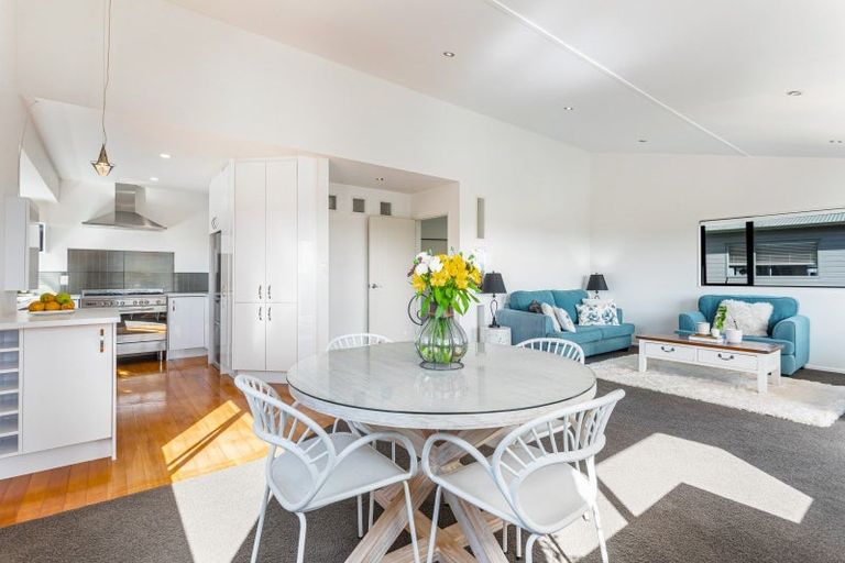 Photo of property in 589f East Coast Road, Browns Bay, Auckland, 0632