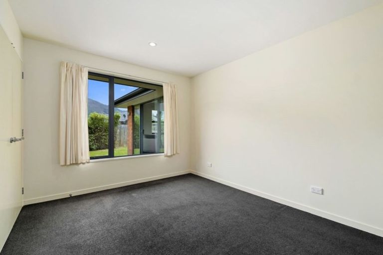 Photo of property in 6 Alpha Close, Wanaka, 9305