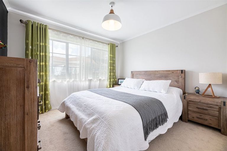 Photo of property in 85 Buscomb Avenue, Henderson, Auckland, 0610