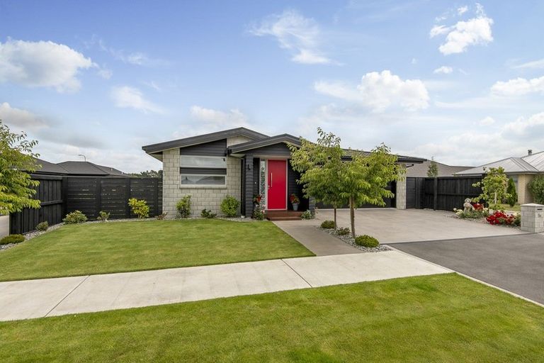 Photo of property in 5a Shillingford Boulevard, Rolleston, 7615