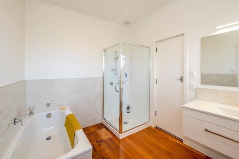 Photo of property in 395 Te Moana Road, Waikanae, 5036